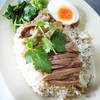 ข้าวหน้าเป็ดราดน้ำพะโล้กับไข่ต้มยางมะตูม