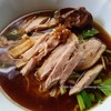 บะหมี่น้ำเนื้อเป็ด น้ำแกงกลมกล่อมไม่ฉุนเครื่องพะโล้และยาจีน หวานด้วยน้ำตาลกรวด