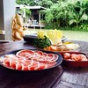 ชาบูชิลๆ ริมบ่อปลาคาร์พกลางสวนค่ะ