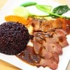 ข้าวไรซ์เบอร์รี่หมูอบซอสฮ่องกง (85 บาท)
