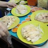แอบแชะภาพก่อนที่จะถึงมือ เนื้อไก่บนข้าวโปะมาเยอะมาก น้ำลายไหล