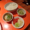 ข้าวหุงสุกพอดี ไชเท้าสับราดซอสเปรี้ยว พริกกระเทียม ต้นหอมปรุงรส