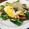สลัด Egg Benedict คนสั่งกันเยอะ