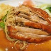 บะหมี่เกี๊ยวกุ้งเป็ดย่าง 100 บาท
