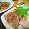 หมูสไลด์กับน้ำราดรสหวานๆ มันเข้ากั๊น เข้ากัน 