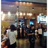 หน้าร้านระหว่างรอคิว