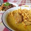 ข้าวซอยเนื้อ + ขนมจีนน้ำเงี้ยว