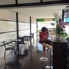 มีที่นั่งหลบร้อนด้วย