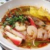 ก๋วยเตี๋ยวเย็นตาโฟต้มยำโบราณทะเล. (80 บาท)
