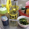 ใส่สามอย่างนี้เพิ่มค่ะ: ซีอิ๊วดำ น้ำส้มสายชู พริกหวาน