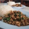 ข้าวกระเพราเครื่องใน 35 บาท