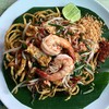 ผัดไทยหมี่กรอบกุ้งสด