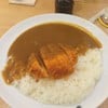 ข้าวแกงกะหรี่กุ้งสับชุบเกล็ดขนมปังทอด
