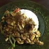 ผัดเครื่องแกงราดข้าว