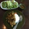มีผักเคียงมาให้ด้วย