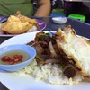 ข้าวราดหมูกรอบผัดพริกเผา + ไข่ดาว (50.-)