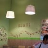 ข้างในร้านตกแต่งสีเขียว