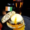 Flann’s Truffle Butter Beef Burger ขนมปังธัญพืชนุ่มทานง่าย เนื้อชิ้นหนารสดี  
