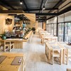 บรรยากาศในร้านครับ เพิ่งเปิดร้านเลยพอดี