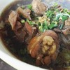 ไก่ตุ๋นชิ้นใหญ่ นุ่มเปื่อยกำลังดี น้ำซุปร้อนๆ อร่อยครับ