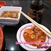 เครื่องเคียงประกอบด้วยซุปหัวไชเท้ากับกิมจิ