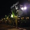 รอบนอกร้านโล่งกว้าง