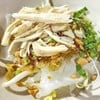 เส้นใหญ่แห้งต้มยำไก่ฉีก [20.-] 