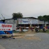 ตัวร้าน ส่วนขนมเปี๊ยะอยู่ตรงข้ามครับ