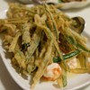 ยำผักบุ้งทอดกรอบ