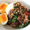 ข้าวกระเพราเนื้อตุ๋น+ไข่ต้มยางมะตูม