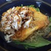 บะหมี่ไข่เจียวเนื้อปูราดน้ำตาลโตนด