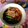 บะหมี่เกี๊ยวต้มยำหมูแดงพร้อมมะนาว