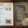 เป็นร้านที่มีก๋วยเตี๋ยวให้เลือกหลายประเภท มีกาแฟสดขายด้วย