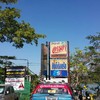 หน้าร้านและที่จอดรถด้านบน
