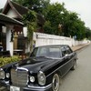 กำแพงวัดแสน กับรถโบราณ