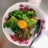 เส้นใหญ่ใส่หมูสับผัดผงกะหรี่ + ไข่ดิบ : 45 บาท