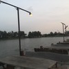 ที่นั่งริมน้ำ