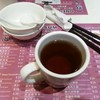 ชาร้อนมาเสิร์ฟก่อน (3 HKD ต่อคน)