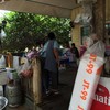ที่นั่งทานด้านนอก ด้านในมีห้องแอร์ด้วยค่ะ