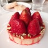 ราคา 140 บาท Tart หวานไม่มาก + สตอเบอรี่เปรี้ยวนิดๆ