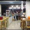 ภายในร้าน พนง เยอะมากๆ
