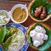ขนมจีนน้ำยาปู และไก่ทอด
