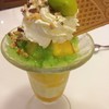 Mango Delight - ไอศครีม 2 ลูกพร้อมซอสมะม่วง ข้าวเหนียว และลูกชุบ