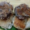 กล่องละ 25 บาท มี 6 ชิ้นมั้ง ร้านอยู่ตรงข้ามตึกคณะศิลปศาสตร์