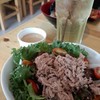 สลัดเลื่องชื่อของร้าน 