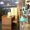 ภายในร้านมีทั้งเครื่ิงทำกาแฟและเมล็ดขาย