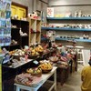 ในร้านมีขายของที่ระลึกนิด ๆ หน่อย ๆ ด้วย