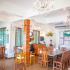 บรรยากาศในร้านตกแต่งได้สวยงามมีสองชั้นครับเลือกนั่งกันได้ตามสบายบริการดีมากครับ