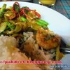 ผัดพริกกุ้งราดข้าวประมาณ 70 บาท พริกแกงรสเข้ม กุ้งสดเนื้อแน่น