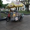 คุณลุงนั่งรอลูกค้า